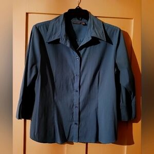 Tailored 3/4 sleeve high-waisted blouse.